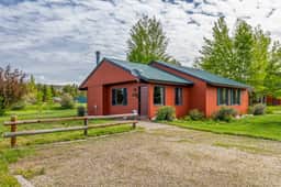 Knotty Pine- Mountain cabin with stunning views - Image 3