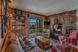 Fireside - Quaint cabin near hiking and fishing - Image 5