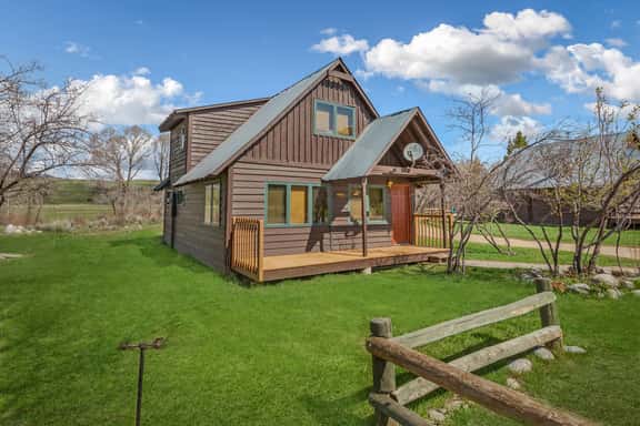 Hiker - Rare gem in an outdoorsman's paradise - Image 1