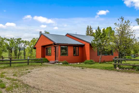 Fish Hook - Cozy cabin tucked in the mountains - Image 1
