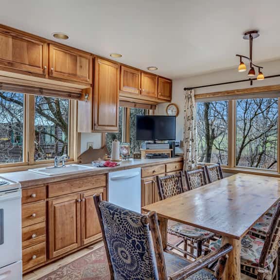 Smokey - Gorgeous cabin right on the Elk River - Image 1