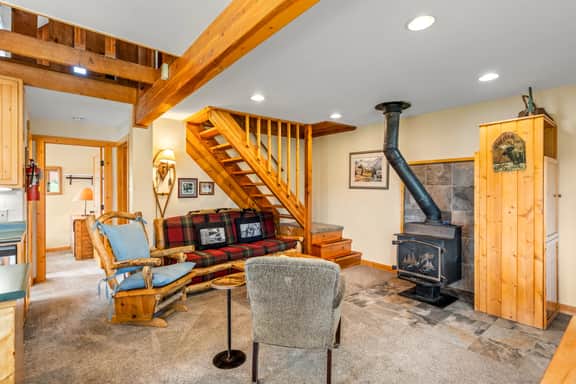 Hiker - Rare gem in an outdoorsman's paradise - Image 2