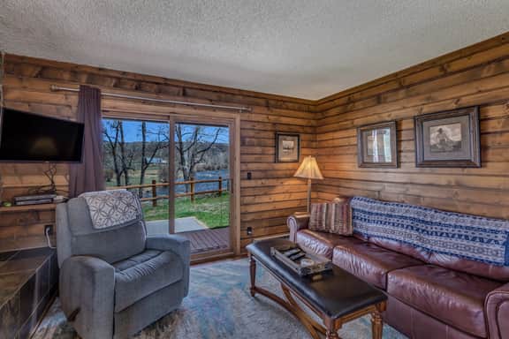 Eagle's Nest - 2 bed 2 bath cabin on the Elk River - Image 2