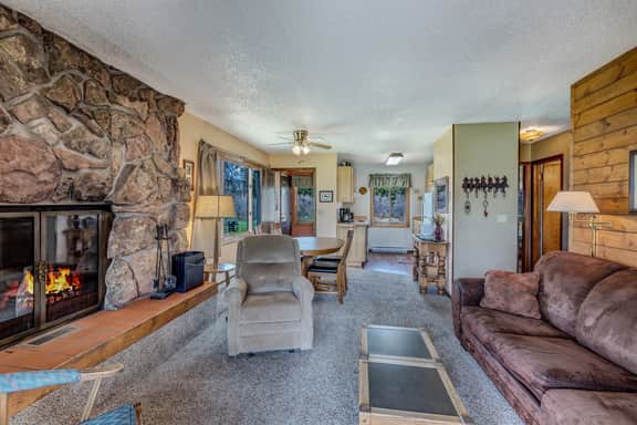 Hideaway - Cozy cabin in the great outdoors - Image 3