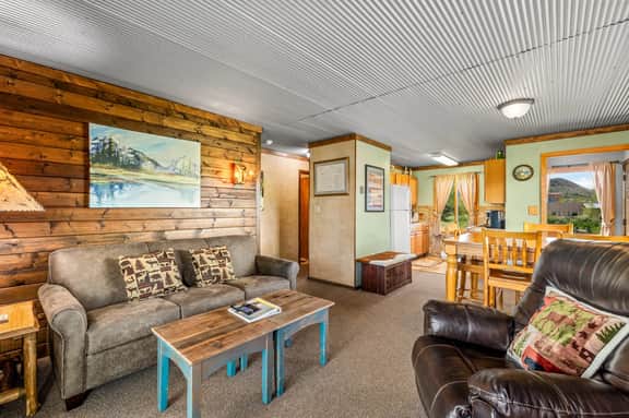 Knotty Pine- Mountain cabin with stunning views - Image 2