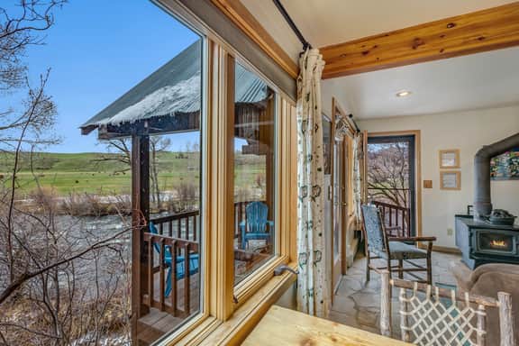 Smokey - Gorgeous cabin right on the Elk River - Image 4