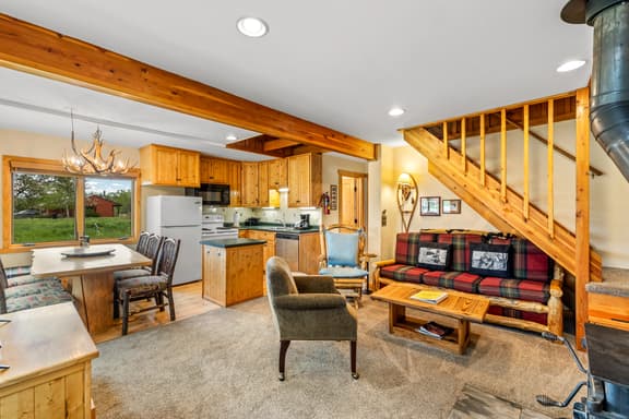 Hiker - Rare gem in an outdoorsman's paradise - Image 1