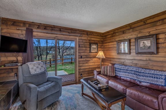 Eagle's Nest - 2 bed 2 bath cabin on the Elk River - Image 1