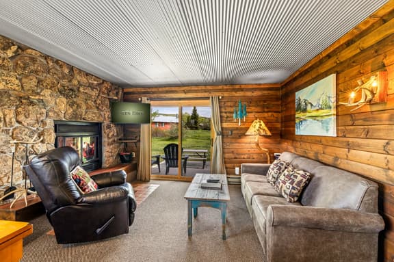Knotty Pine- Mountain cabin with stunning views - Image 1
