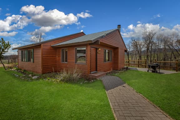 Fireside - Quaint cabin near hiking and fishing - Image 1