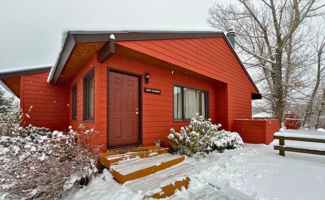 Park and Mountain View Cabin in winter at Glen Eden Resort